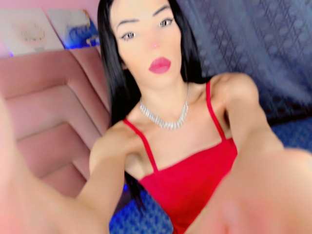 Live sex webcam photo for roxy-sexy21 #277489370