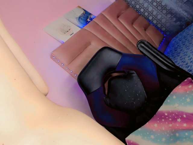 Live sex webcam photo for roxy-sexy21 #277530645