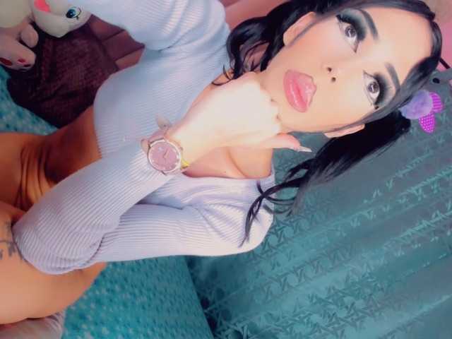 Live sex webcam photo for roxy-sexy21 #277856041