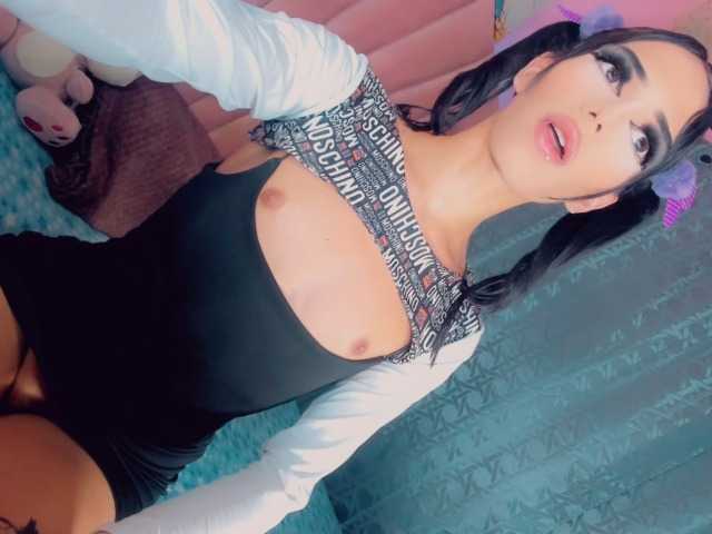 Live sex webcam photo for roxy-sexy21 #277857131