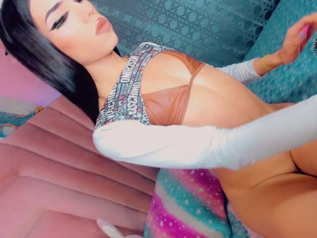 Live sex webcam photo for roxy-sexy21 #277892837