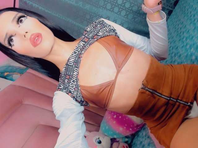 Live sex webcam photo for roxy-sexy21 #277902465