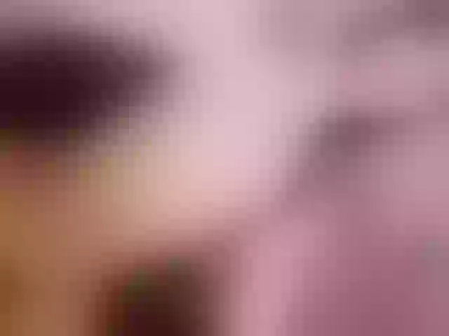 Live sex webcam photo for roxy-sexy21 #278047601