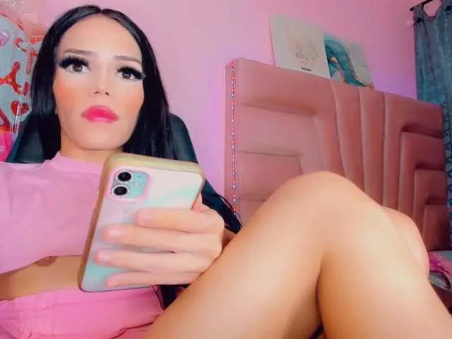 Live sex webcam photo for roxy-sexy21 #278069112