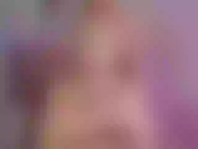 Live sex webcam photo for roxy-sexy21 #291198447