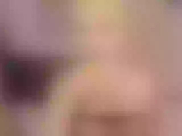 Live sex webcam photo for roxy-sexy21 #291636087