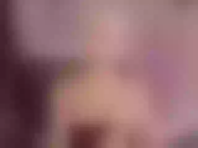 Live sex webcam photo for roxy-sexy21 #291993769