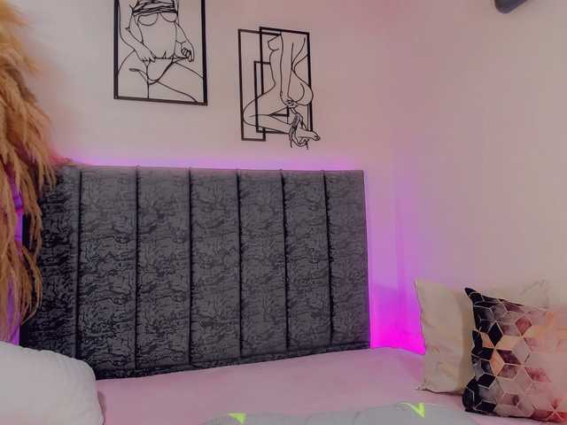 Live sex webcam photo for roxy-sexy21 #292244413