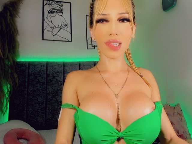 Live sex webcam photo for roxy-sexy21 #292336463