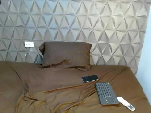 Live sex webcam photo for roxy-spicy #277050477