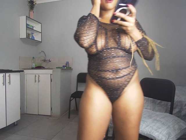 Live sex webcam photo for roxybabe0501 #291129636