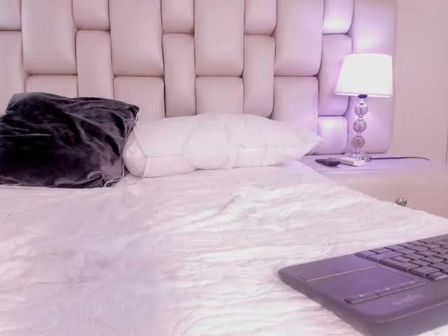 Live sex webcam photo for roxyhathaway #276332544