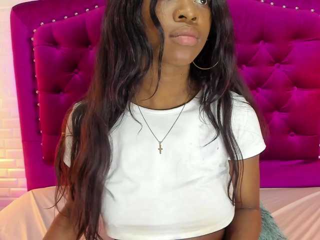 Live sex webcam photo for roxyjordan #272045230