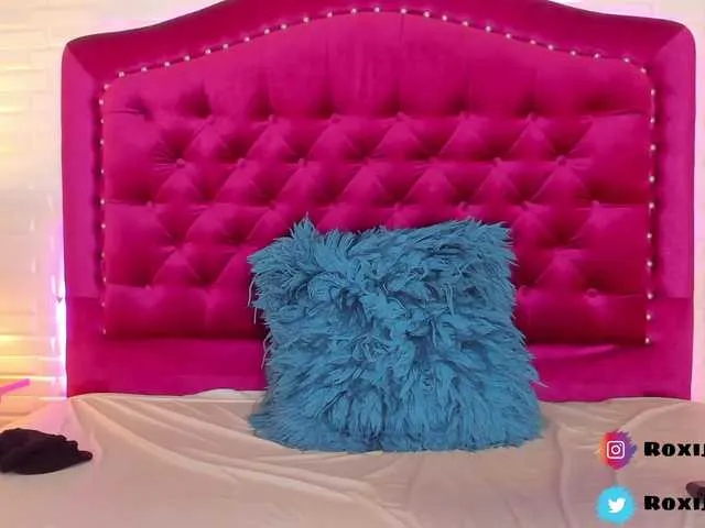 Live sex webcam photo for roxyjordan #273051821