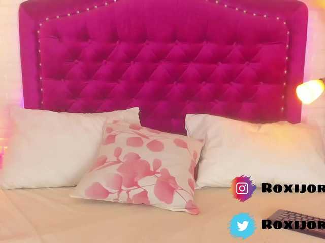 Live sex webcam photo for roxyjordan #274043147