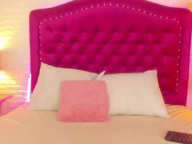 Live sex webcam photo for roxyjordan #274238226