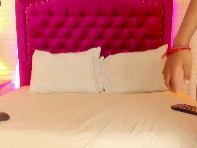 Live sex webcam photo for roxyjordan #274647903