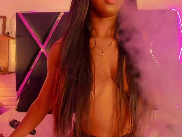 Live sex webcam photo for roxyjordan #275515891