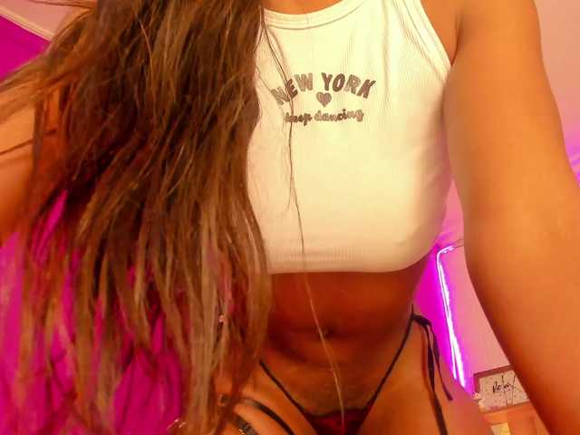 Live sex webcam photo for roxyjordan #275526689