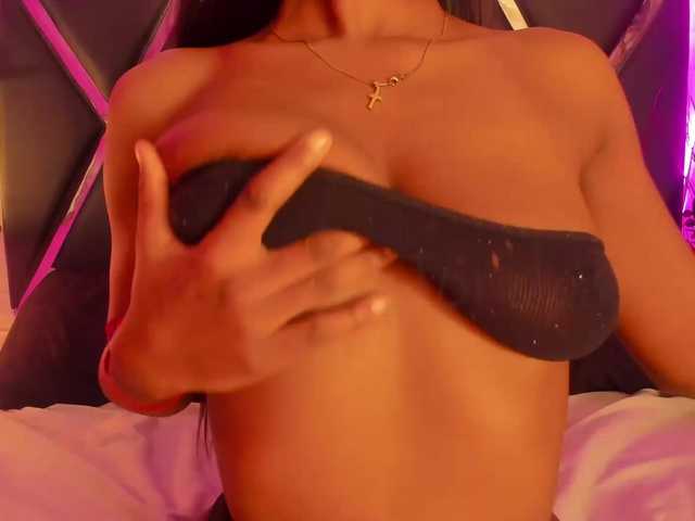 Live sex webcam photo for roxyjordan #275655128