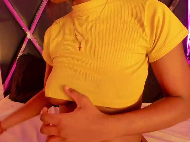 Live sex webcam photo for roxyjordan #275692755