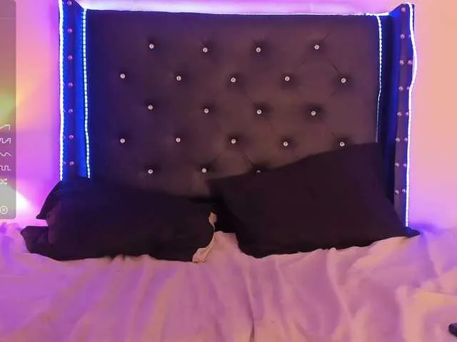 Live sex webcam photo for roxyjordan #276383690