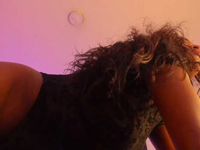 Live sex webcam photo for roxyjordan #276711735