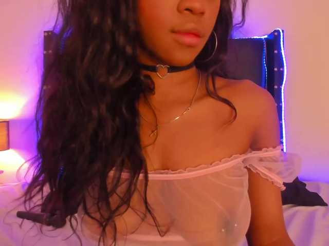 Live sex webcam photo for roxyjordan #276752166