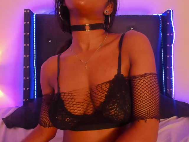 Live sex webcam photo for roxyjordan #276816687