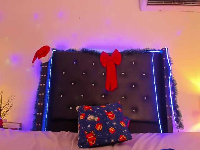 Live sex webcam photo for roxyjordan #276913796