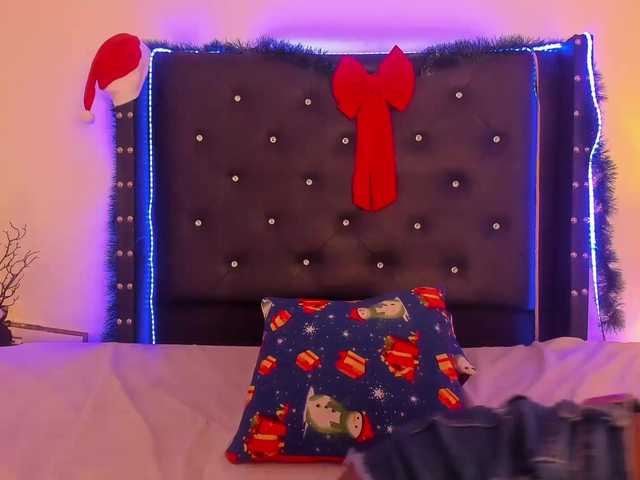 Live sex webcam photo for roxyjordan #276954770