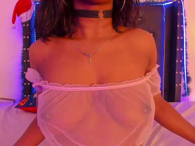 Live sex webcam photo for roxyjordan #276993096