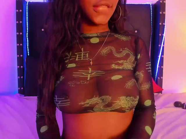 Live sex webcam photo for roxyjordan #277077303