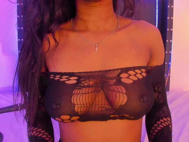 Live sex webcam photo for roxyjordan #277158447