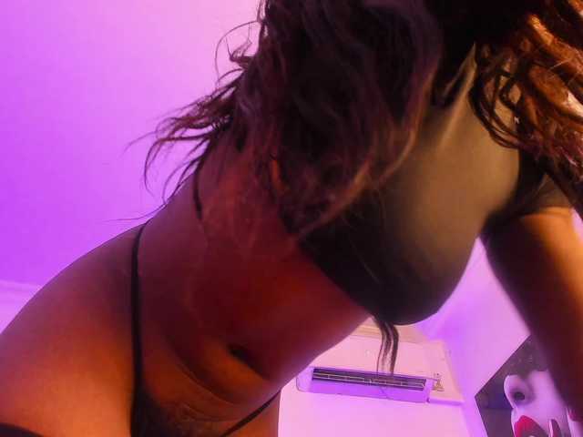 Live sex webcam photo for roxyjordan #277215532