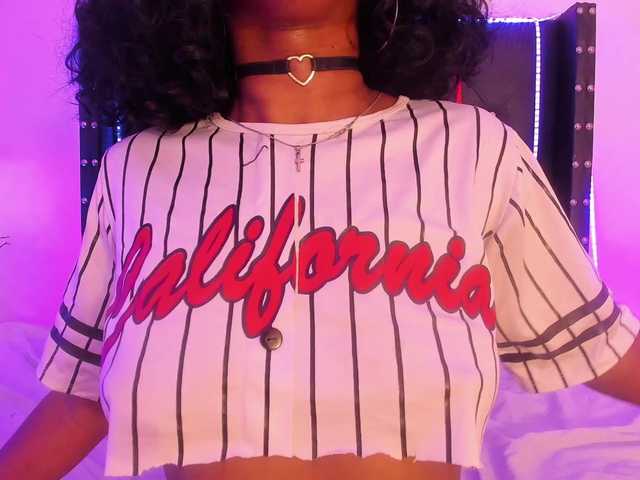 Live sex webcam photo for roxyjordan #277333202