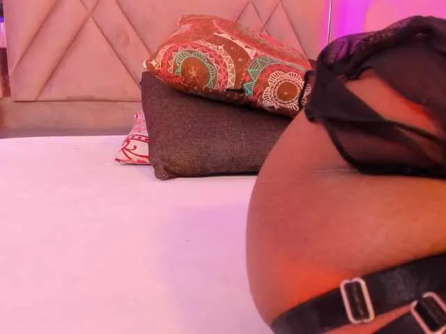 Live sex webcam photo for roxyjordan #277652694