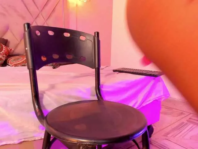 Live sex webcam photo for roxyjordan #277845334