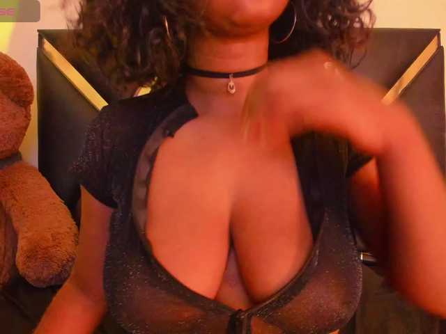 Live sex webcam photo for roxyjordan #291146676