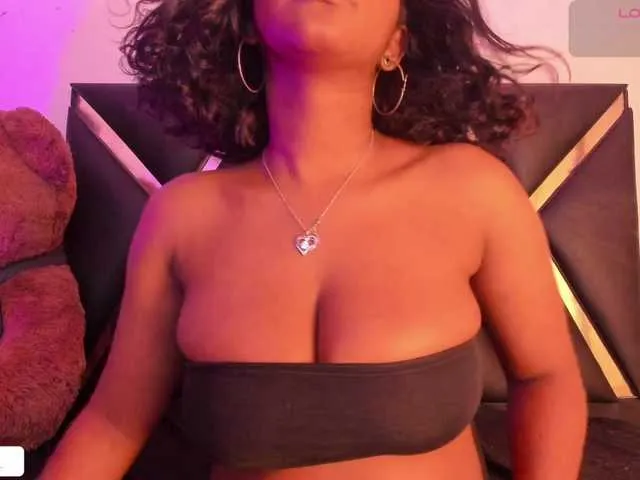 Live sex webcam photo for roxyjordan #291348242