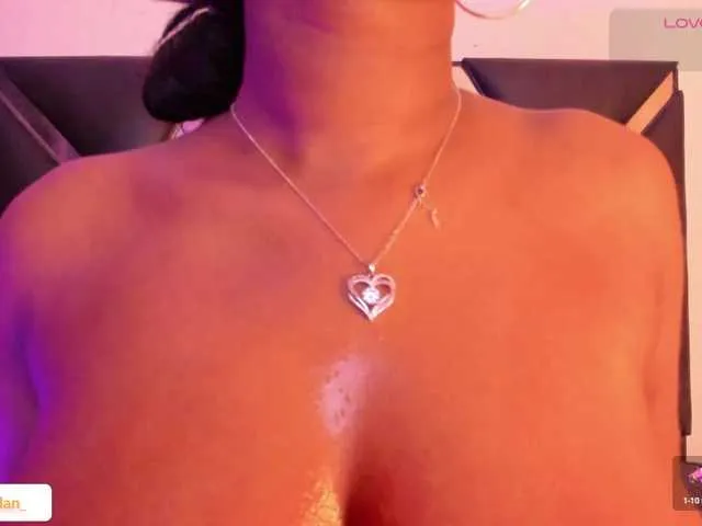 Live sex webcam photo for roxyjordan #291459261