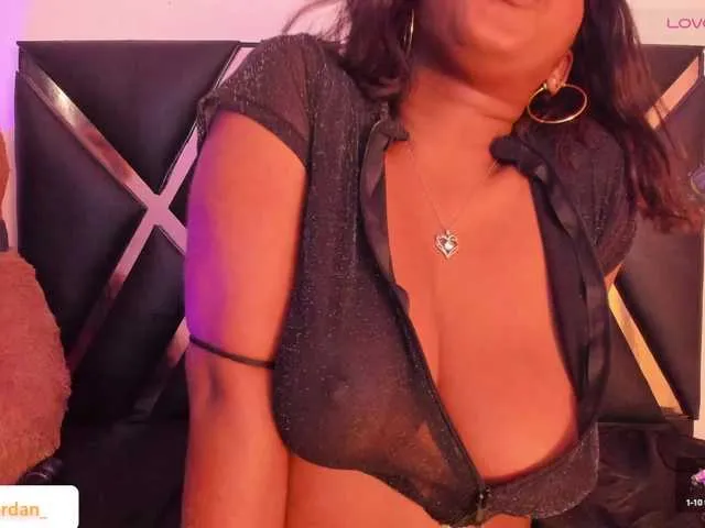 Live sex webcam photo for roxyjordan #291578023