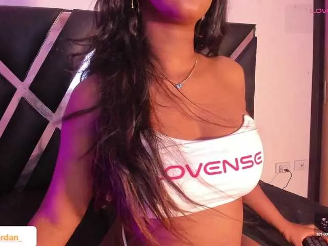 Live sex webcam photo for roxyjordan #291804794