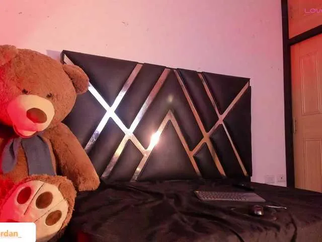 Live sex webcam photo for roxyjordan #291825832