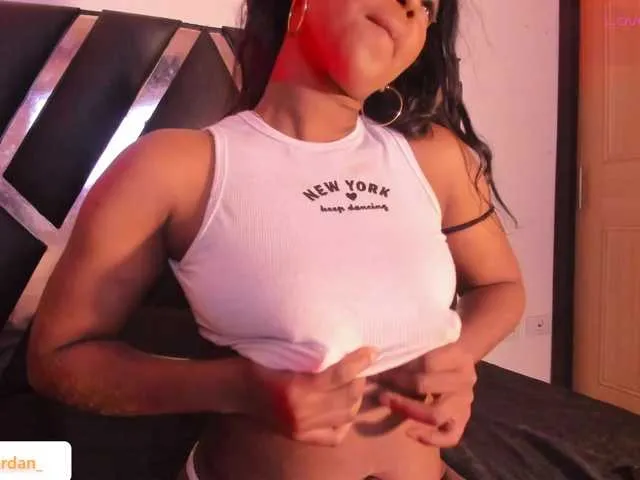 Live sex webcam photo for roxyjordan #291830830