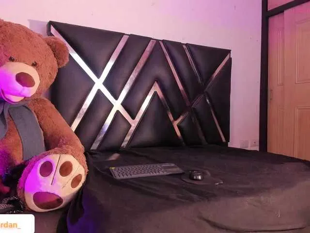 Live sex webcam photo for roxyjordan #291846807