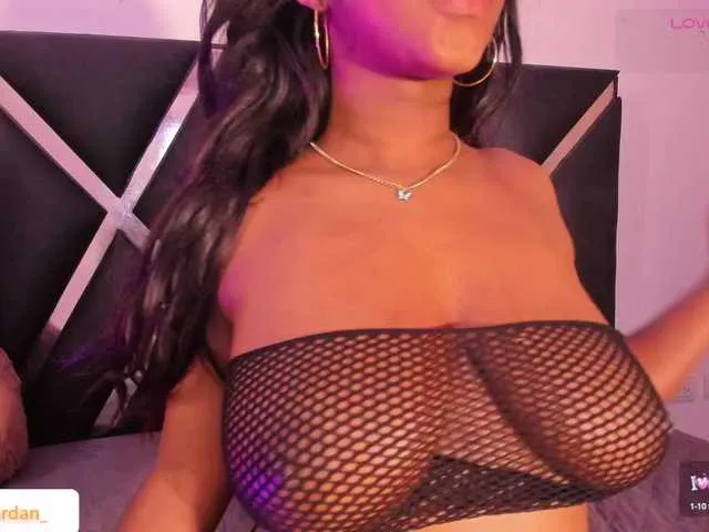 Live sex webcam photo for roxyjordan #291935227