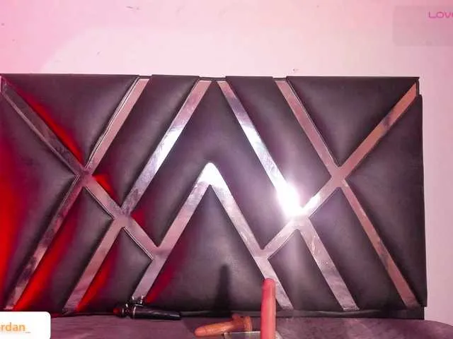 Live sex webcam photo for roxyjordan #292328842