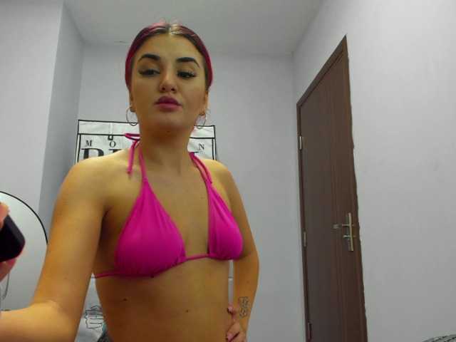 Live sex webcam photo for roxyy-foxy #274583201