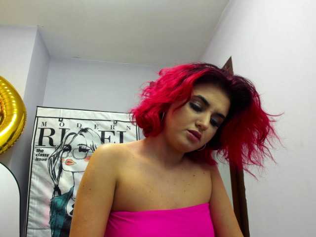 Live sex webcam photo for roxyy-foxy #274661602